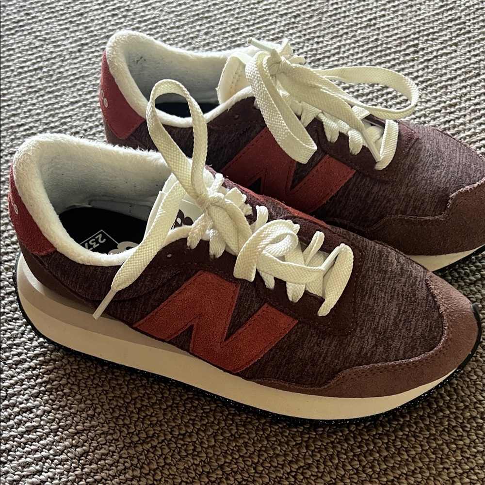 New Balance 237 Burgundy and Rust Sneakers size 6.5